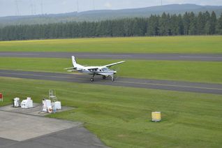 Bei der Landung eines Ultraleichtflugzeugs kam es auf der Dahlemer Binz zu einem Unfall, bei dem der Pilot unverletzt blieb. mn-Archivfoto