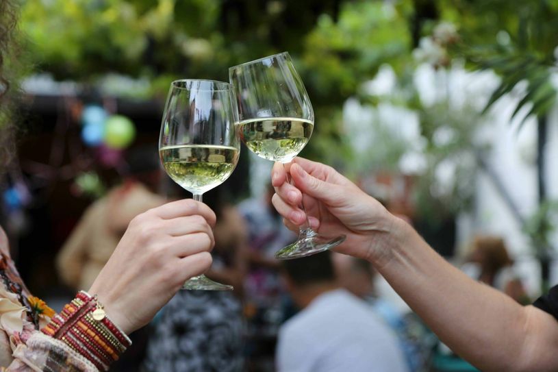 Mai: Die City-Initiative setzt Trier mit "Wine in the City" Anfang Mai als Hochburg des Rebensaftes in Szene und trifft in Verbindung mit einem verkaufsoffenen Sonntag bei Besuchern voll ins Schwarze.