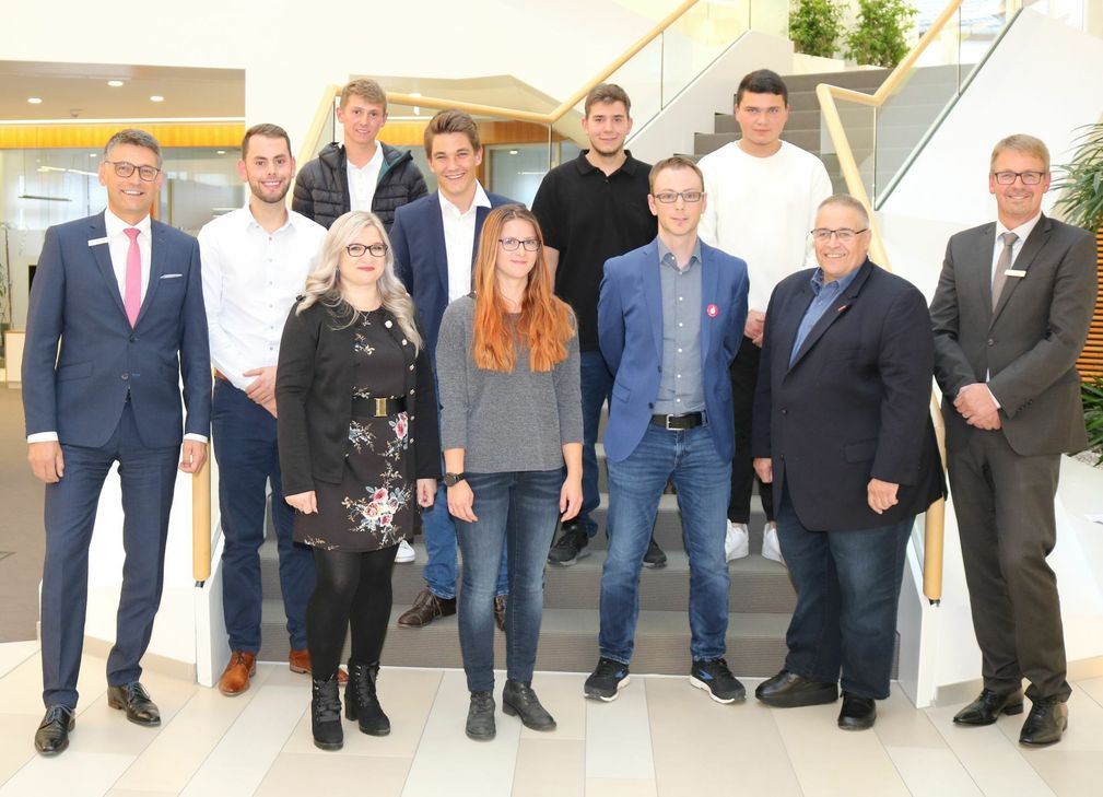 In der Kreissparkasse Simmern wurden erneut die Prüfungsbesten des Jahres 2021 mit der Übergabe eines Förderpreises geehrt.