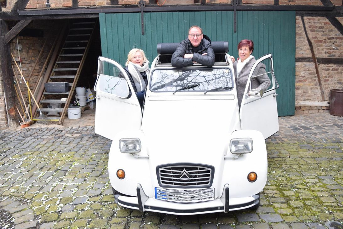 Diesmal mit Christine und Jürgen Hertel auf dem Bild: Nachbarin Cilly Belter. Fotos: Archiv / Breuer