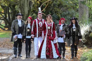 Das Pfalzeler Prinzenpaar Uwe I und Nadine I mit Gefolge. Foto: Thewalt