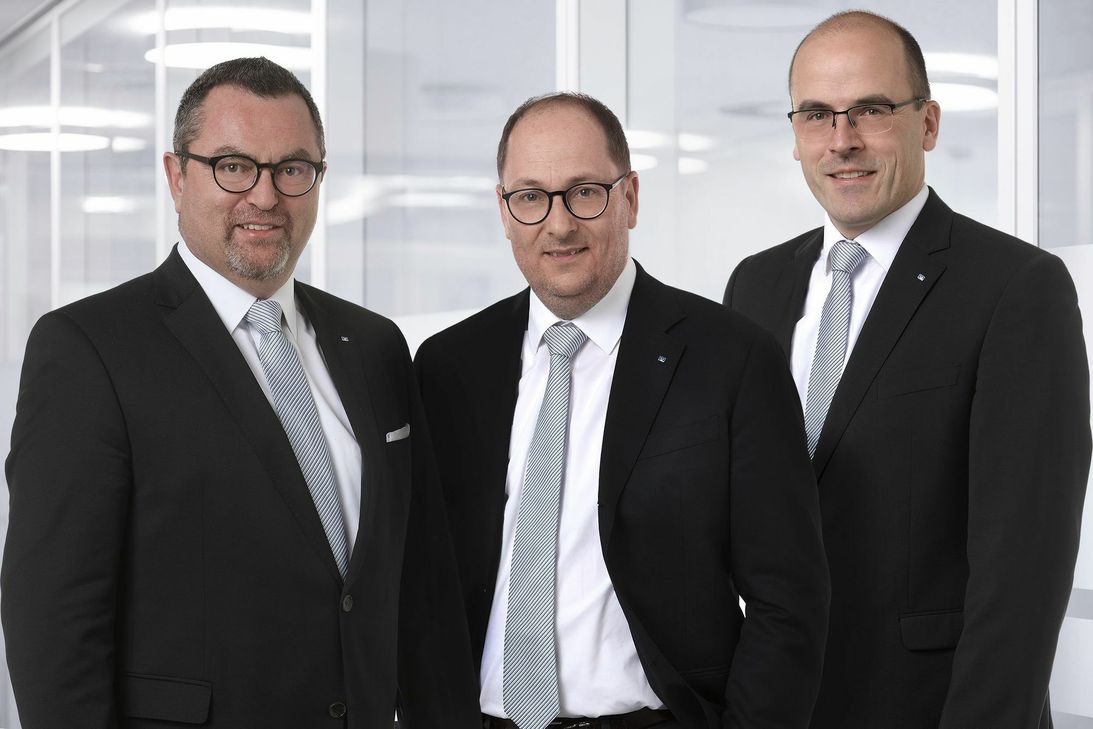 Der Vorstand der Vereinigten Volksbank Raiffeisenbank (v.l.): Peter van Moerbeeck, Michael Hoeck und  Dr. Michael Wilkes.