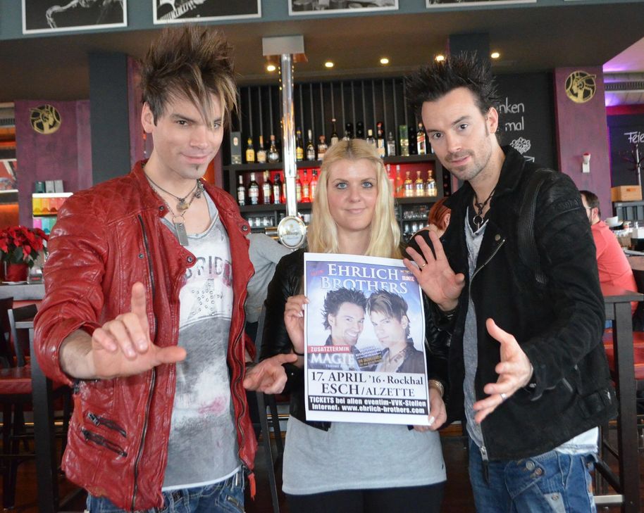 Chris und Andreas Reinelt mit Redakteurin Svenja Pees. Foto: Finkenberg