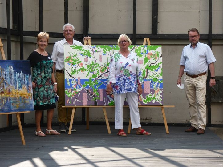 Von links: Gretel Kiesewetter, Wolfram Sauerbrei, Hannelore Herbst und Oberbürgermeister Wolfgang Treis. Foto: Claudia Überhofen/Stadt Mayen