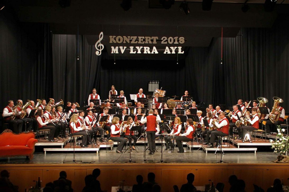 Die Stadthalle Saarburg ist der Schauplatz des Jubiläumskonzertes des Musikvereins Lyra 1904 Ayl. Die Musiker präsentieren dort einen bunten Mix aus Filmmelodien und Songs bekannter Künstler. Foto: Verein