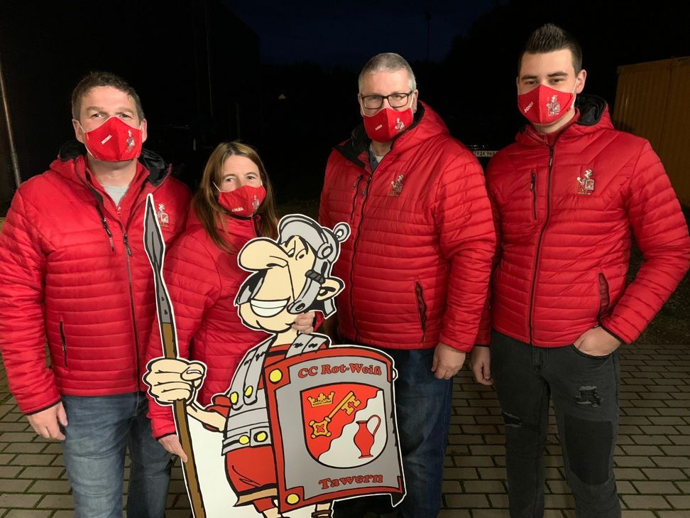 Freuen sich auf die historische Kappensitzung des CC Tawern in digitaler Form, v.l.: Präsident Michael Binz, Schatzmeisterin Anja Lohmer, Schriftführer Achim Komes und Beisitzer Jonas Hein. Foto: CC Tawern
