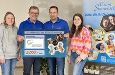 Die Spendenübergabe von "Vision Sonnenschein" an die Hospizgemeinschaft.