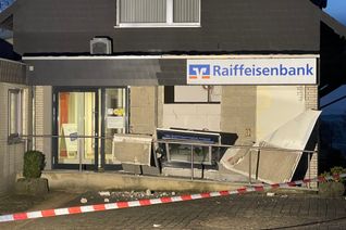 Das Gebäude in dem der Geldautomat stand wurde schwer beschädig.