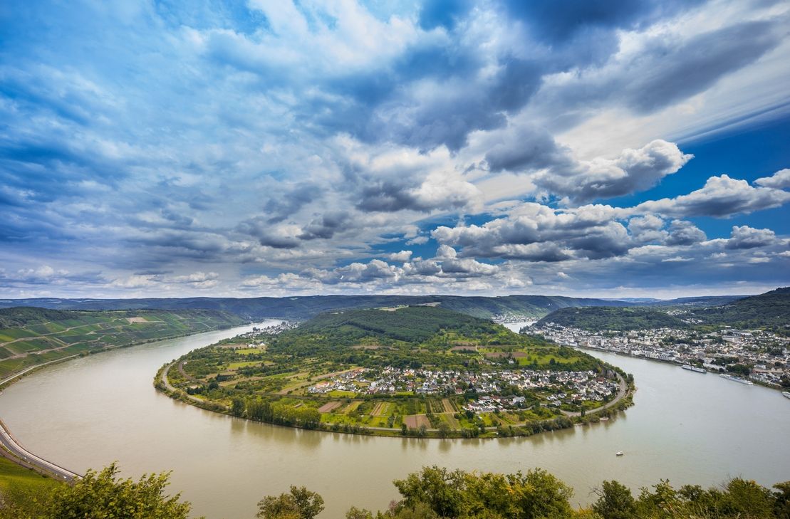 Blick auf die Rheinschleife bei Boppard.
