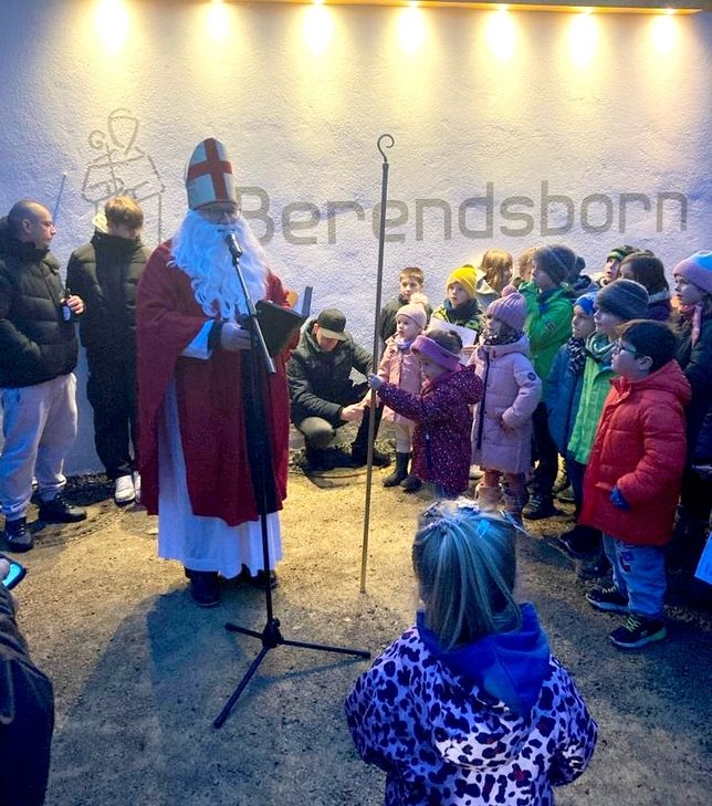 Das Glühweinfest mit dem Nikolaus.