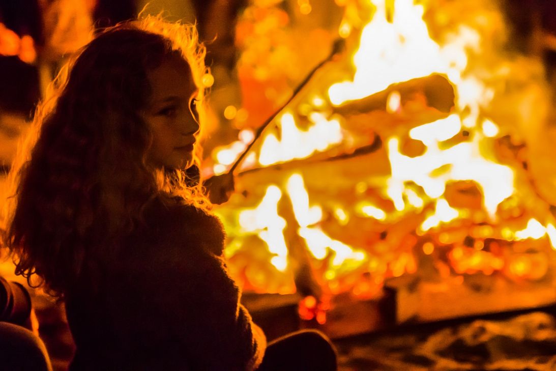 Lagerfeuer mit Stockbrot, Gruselgeschichten und Live-Musik für Kinder am 26. Oktober im Seepark Zülpich.