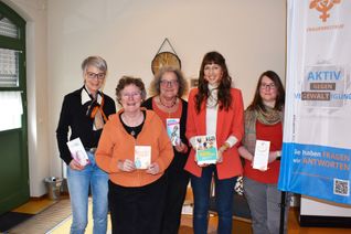 Das Team des Frauennotrufes lädt ein zum Tag der offenen Tür (v.l.): Petra Scholten, Astrid Rund, Anne Günster, Anne Lenhart und Marie Fuhr.