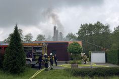 Rund 80 Feuerwehrleute wurden bei den Löscharbeiten des Krematoriums eingesetzt.