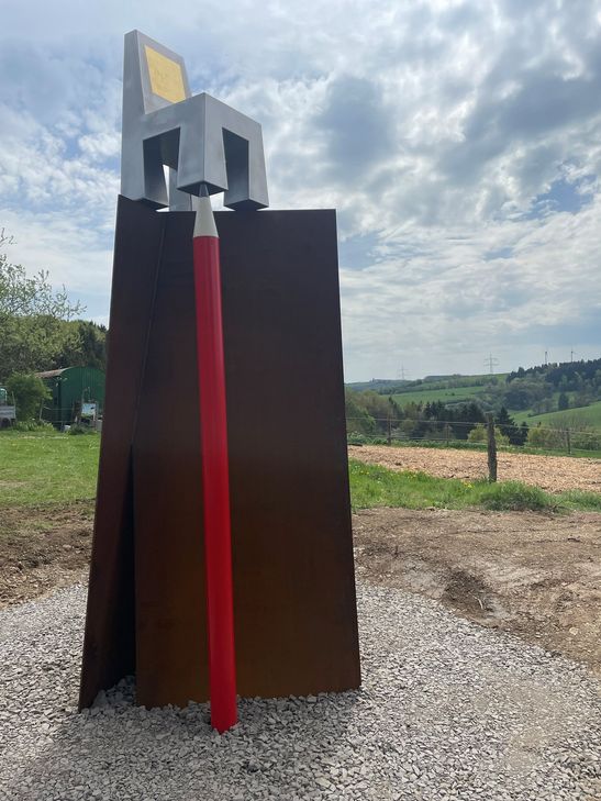 Vom "sicheren Ort" aus hat man einen eindrucksvollen Blick auf den Burgort Kronenburg.