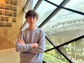 Arnim Lorentz leistet seinen Freiwilligendienst in der Gedenkstätte Hinzert und macht ein Sprachen- und Orientierungsjahr im Bistum Trier