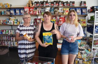 Das Team der »Futtertonne« sucht neue Räumlichkeiten für die Tiertafel in der Region.