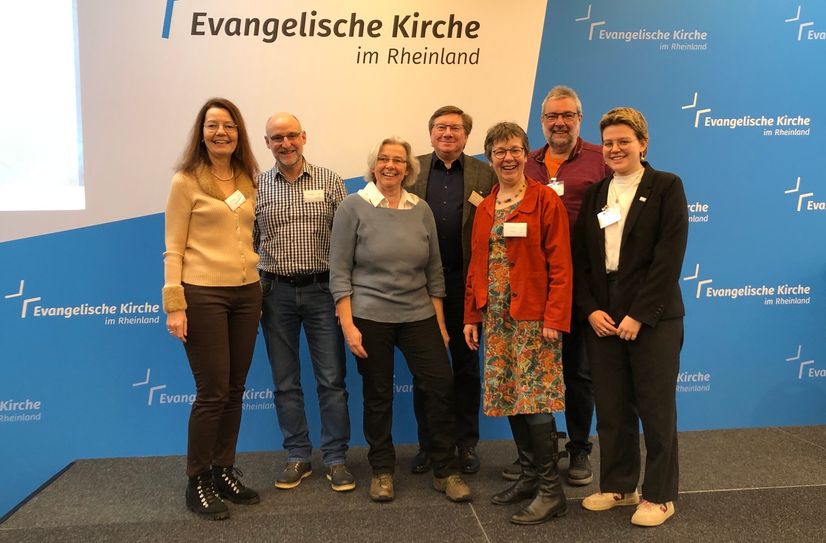 Die Delegation aus dem Kirchenkreis An Nahe und Glan zeigte sich in bester Stimmung auf der Landessynode der rheinischen Kirche.