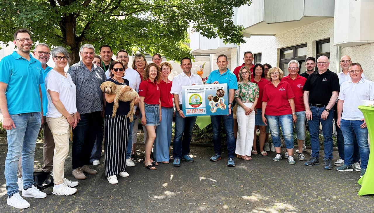 Bei der feierlichen Einweihung der renovierten Elternapartments stand die symbolische Übergabe des Gesamtprojektes im Mittelpunkt.