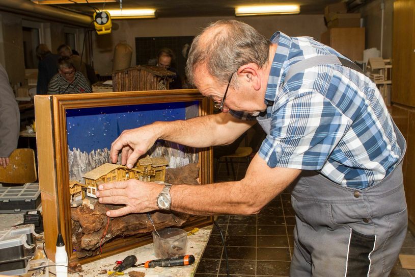 Der Morsbacher Leo Jakobs arbeitet an seiner filigranen Kastengrippe.