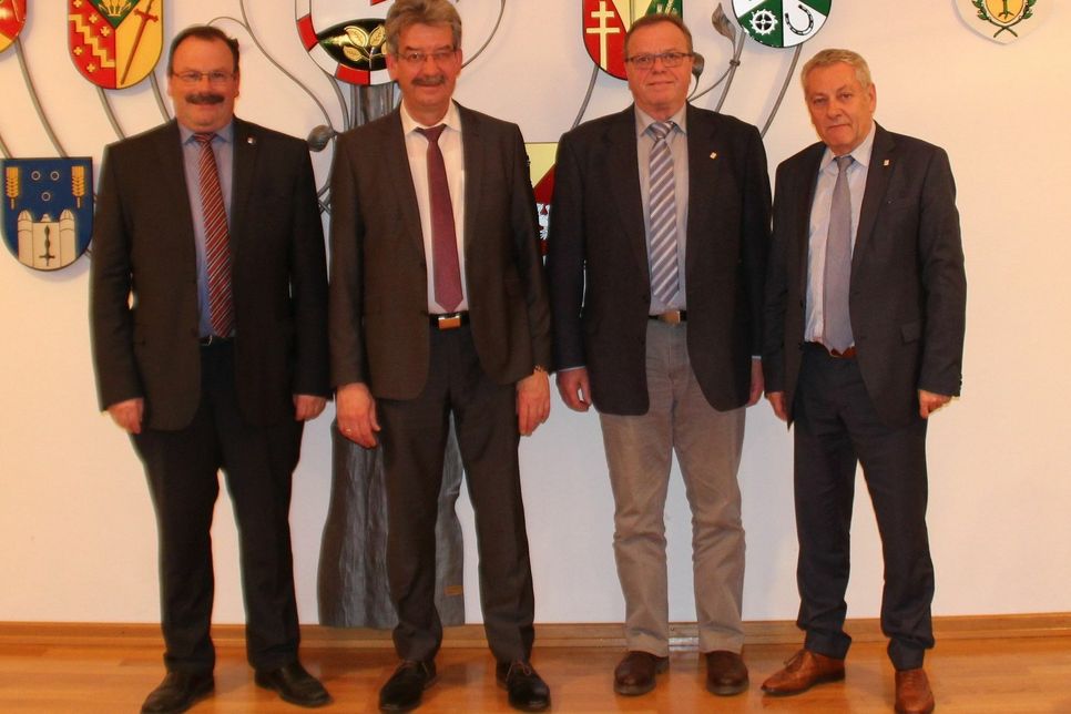Start in die zweite Amtszeit (v. l.): Beigeordneter Karl-Josef Fischer, VG-Bürgermeister Alfred Steimers, Beigeordneter Heinz-Werner Hendges und Landrat Manfred Schnur.