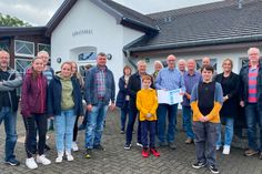 An der Abschlussveranstaltung nahmen Auderather Bürgerinnen, Bürger, der Ortsbürgermeister Frank Steimers, der Beigeordnete der VG Ulmen Thomas Kerpen sowie Landrat Manfred Schnur teil.