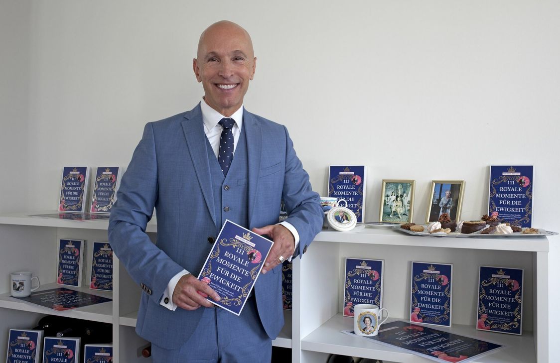 Michael Begasse präsentiert sein neues Buch »111 royale Momente für die Ewigkeit«, das im Emons-Verlag erschienen ist (ISBN Nr 978-3-7408-1223-2). Foto: Britta Schmitz