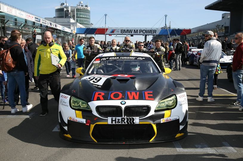 Sieg für Rowe Racing: Connor de Phillippi und Jesse Krohn überquerten im BMW M6 GT3 als erste die Ziellinie. Foto: H.Elis/RACEPIX.eu