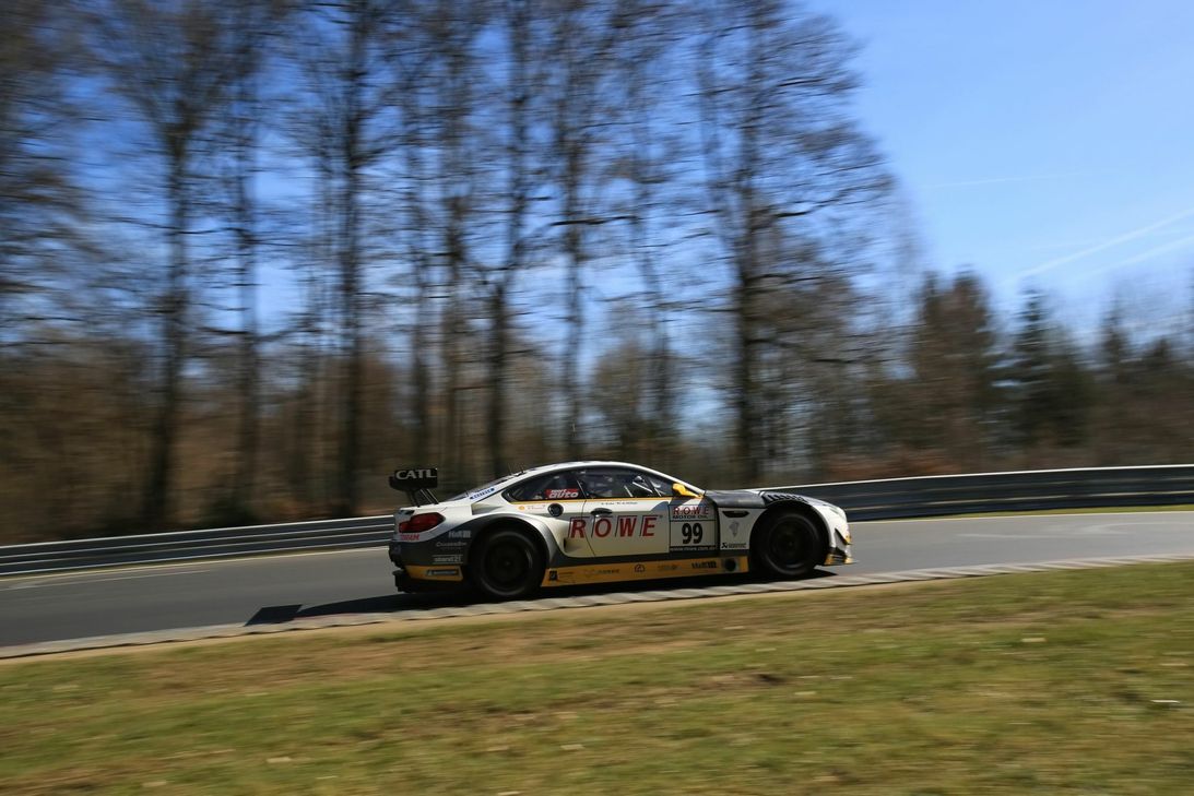 Sieg für Rowe Racing: Connor de Phillippi und Jesse Krohn überquerten im BMW M6 GT3 als erste die Ziellinie. Foto: H.Elis/RACEPIX.eu
