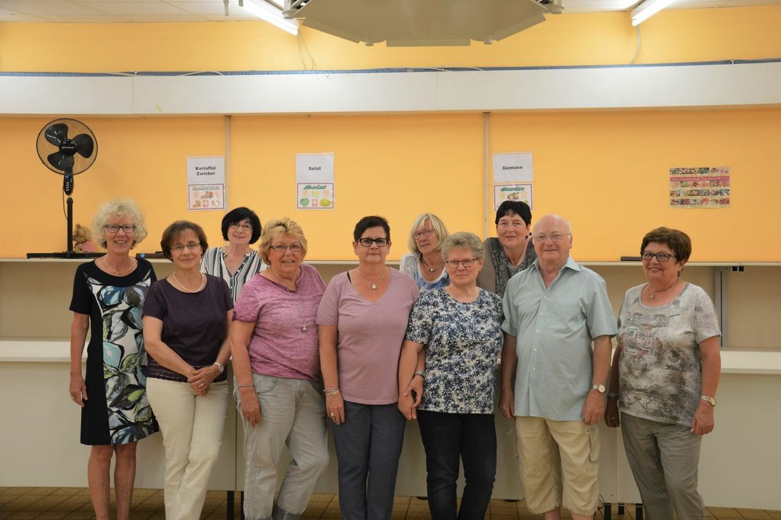 Bei der Tafel helfen viele Ehrenamtliche, um Bedürftigen zu helfen. Doch ohne Hilfe geht es nicht. Foto: FF
