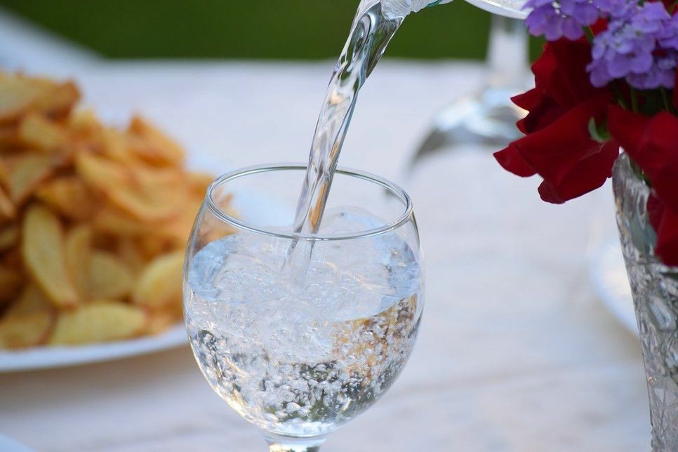Das Trinkwasser muss vorsorglich wei8ter abgekocht werden. Symbolfoto: Pixabay