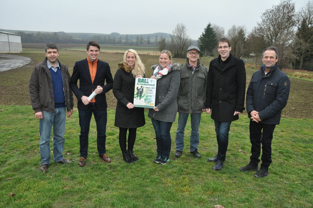 Die Landwirtschaftswoche kann kommen (v. l.): Matthias Hörsch, Florian Krings, Selina Künster, Kathrin Schulte, Bernd Ternes, Axel Heinemann und Toni Maur.