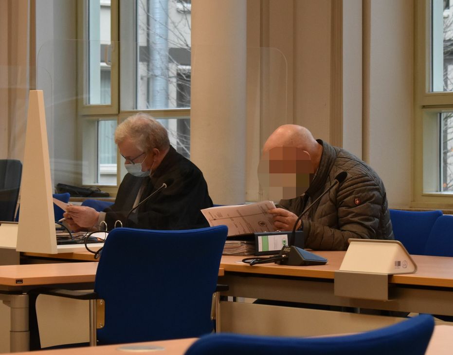 Der Angeklagte Frank H. (r.) mit seinem Verteidiger Peter Kubitza. Foto: Woltmann