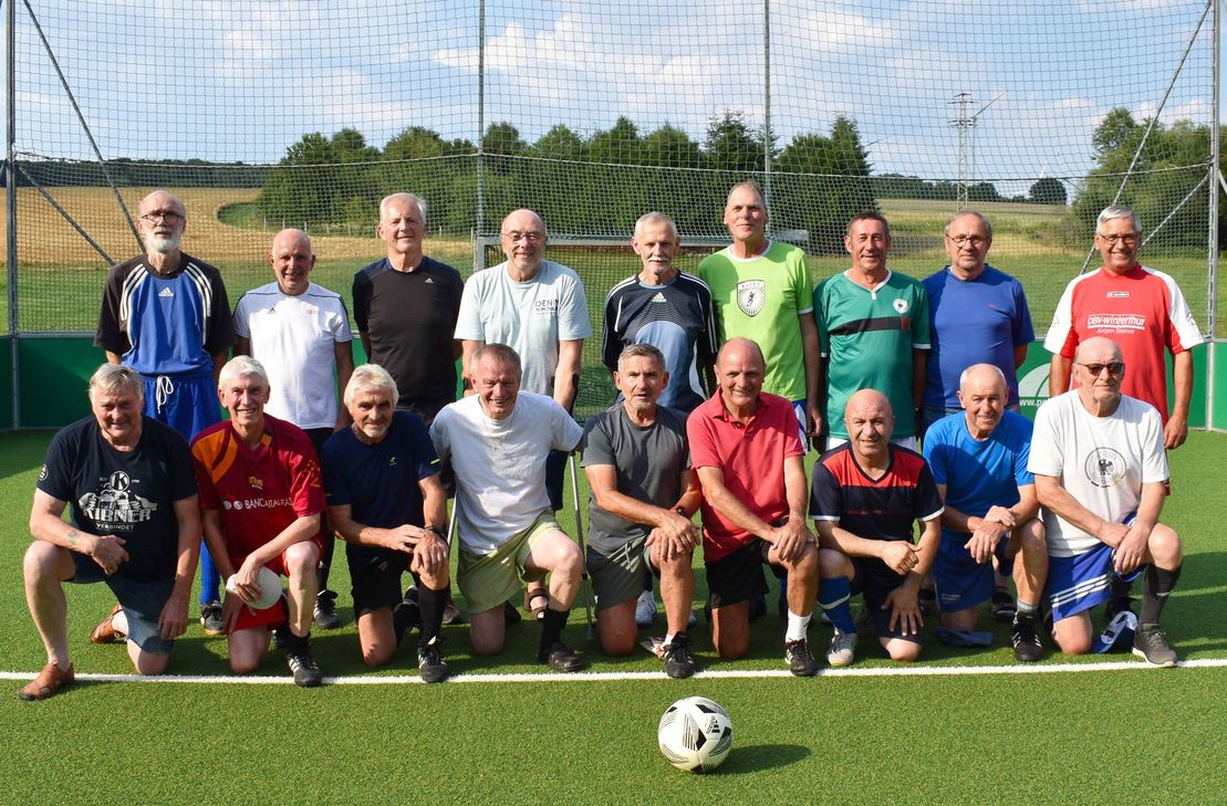 Die Ü60-Kicker treffen sich regelmäßig am Kleinspielfeld in Alterkülz.