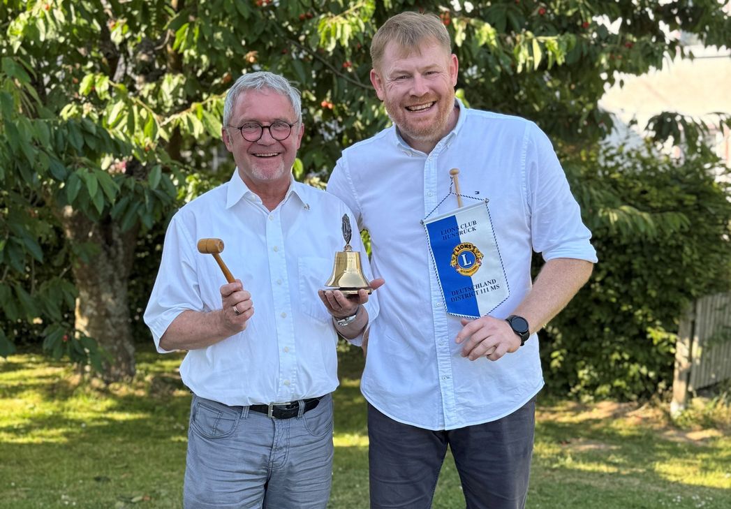 Präsidentenwechsel beim Lions Club Hunsrück: Lutz Schultz (links) übernimmt von Bernward Heinemann.