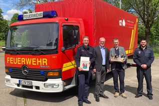 Unser Foto zeigt von links nach rechts Michael Gau, Kommandant der FW Wendlingen, Michael Holstein, Bürgermeister der Verbandsgemeinde Trier-Land, Steffen Weigel, Bürgermeister der Stadt Wendlingen, und Sebastian Bach, Wehrführer der Feuerwehr Langsur.