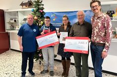 Ingo Braun (Hansa SImmerath), Schülersprecher Nick, Nathalie Schepp (Sekundarschule), Georg Kaulen (Monschauer Tafel) und Initiator Urs Kaulard bei der Spendenübergabe des vergangenen Businessruns.