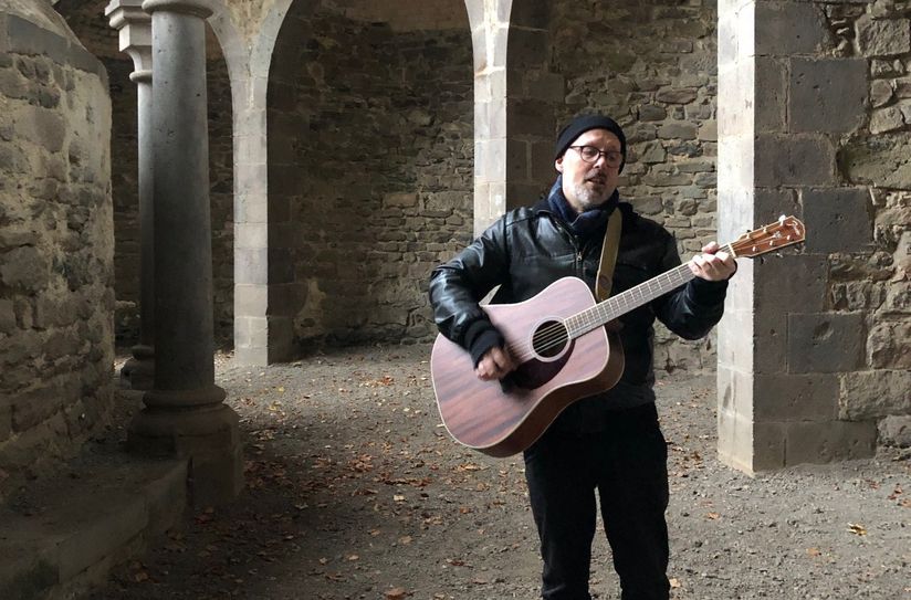 Singer/Songwriter Christopher Livings sorgt für Live-Musik bei der “Nacht gegen die Einsamkeit“ am Samstag, den 22. November in Trier-Kernscheid.
