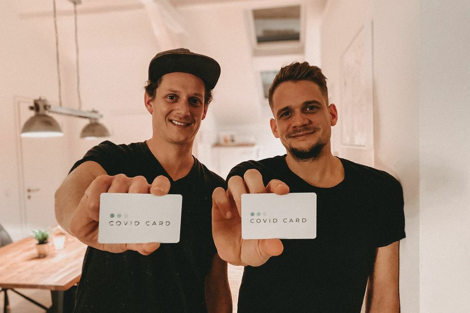 Christian Knieps und Tobias Krischer haben die »Covid Card« entwickelt...
