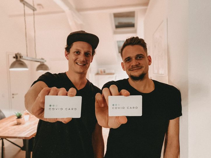 Christian Knieps und Tobias Krischer haben die »Covid Card« entwickelt...