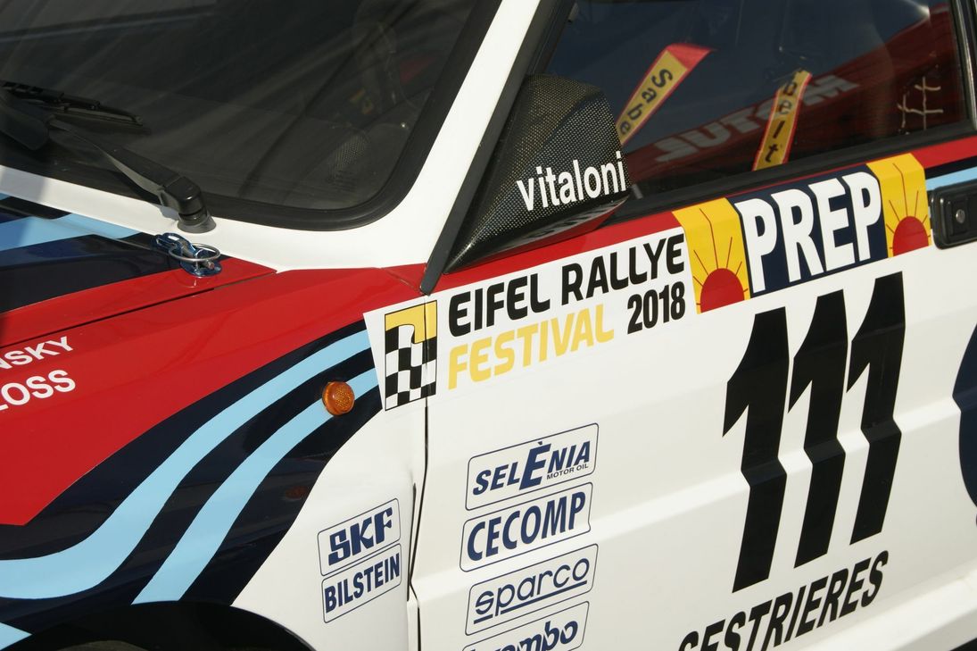 Auf der Rallye Meile in Daun startete der erste Renntag der Eifel Rallye mit der technischen Abnahme. Foto: Woltmann