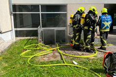 Die Feuerwehr ist mit starken Kräften vor Ort.