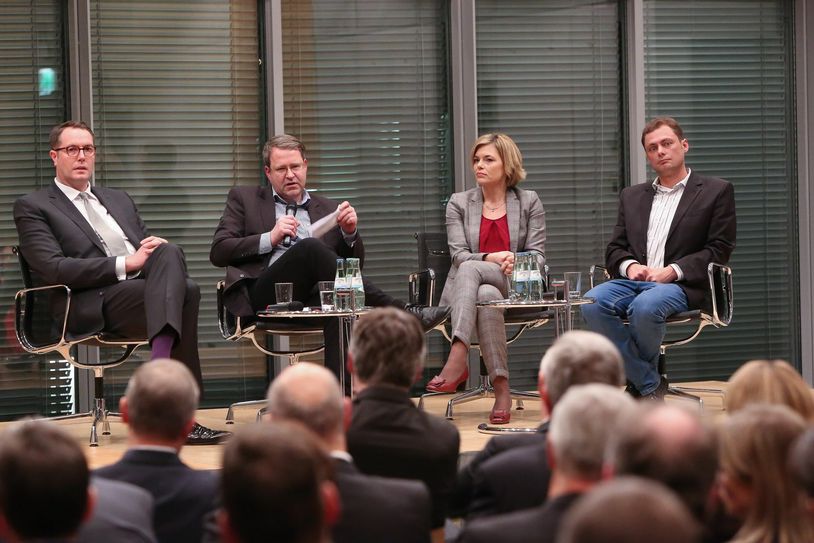 Das Foto zeigt (von links) Alexander Schweitzer, Moderator Bernd Mosebach, Julia Klöckner und Daniel Köbler. Foto: FF