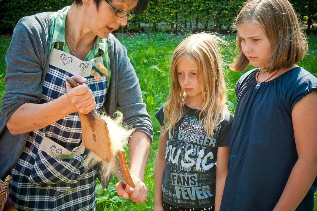Beim Ferienprogramm können die Kinder zum Beispiel filzen. Foto: LVR
