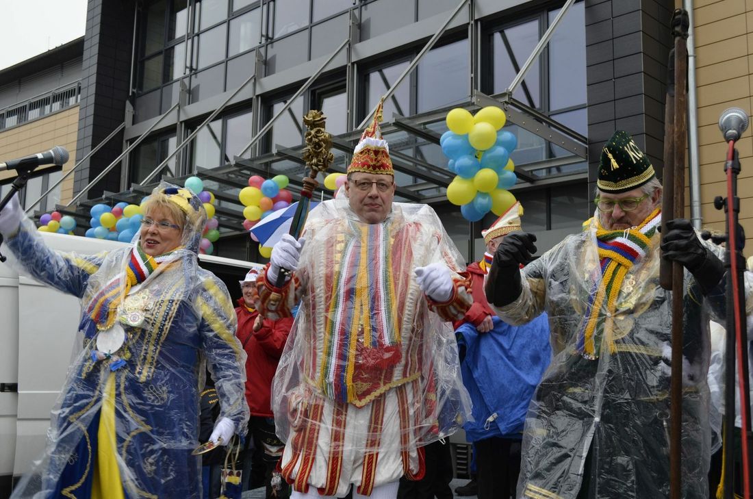 Jar nett bang war das Mechernicher Dreigstirn Prinz Michael III. (Sander), Bauer Reinhard (Kijewski) und Jungfrau Margret (Eich).