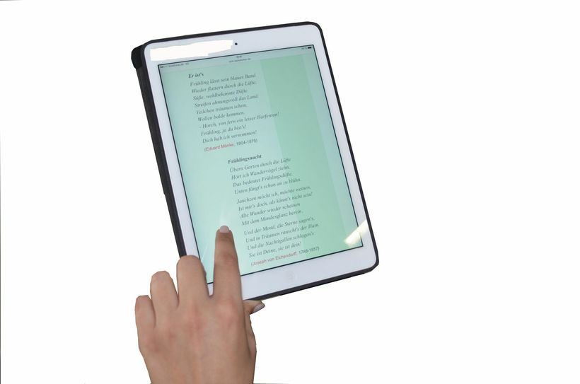 Gedichte kann man heute bequem auf dem Tablet lesen. Foto: Kreller/Pees