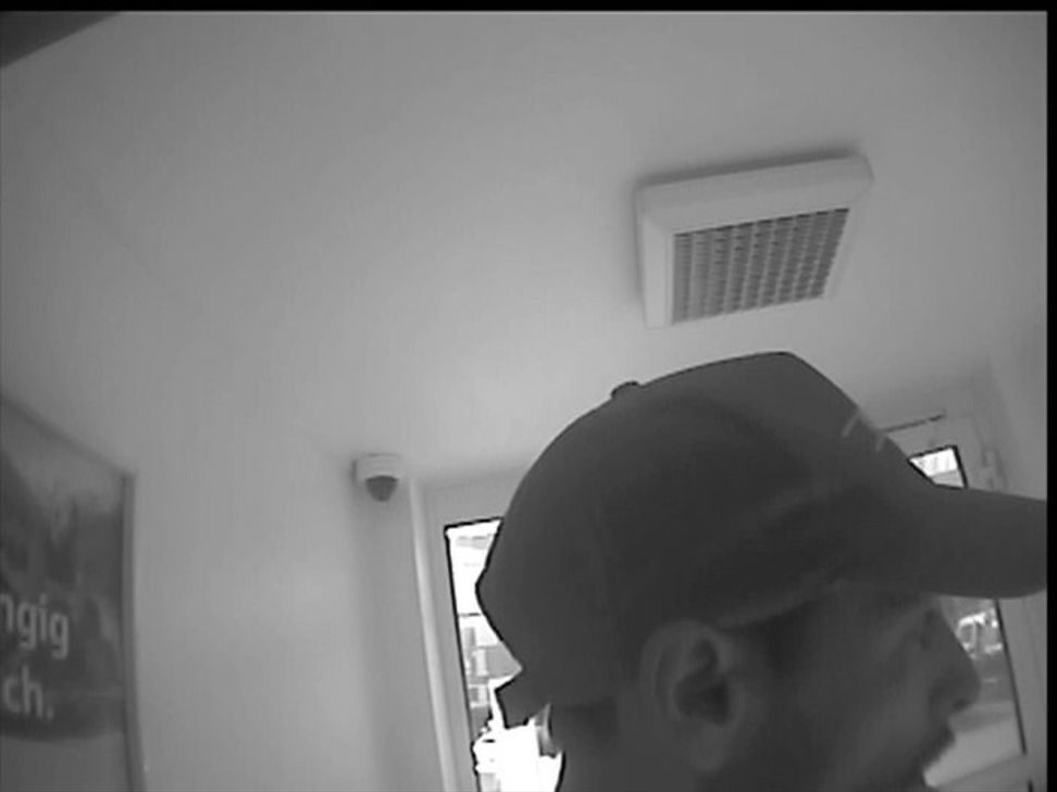 Die Profilansicht des mutmaßlichen Scheckkartenbetrügers.