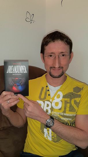 Autor Mirko Tomio stellt den zweiten Band seiner geplanten Triologie »Dreamjumper« vor. Foto: Privat