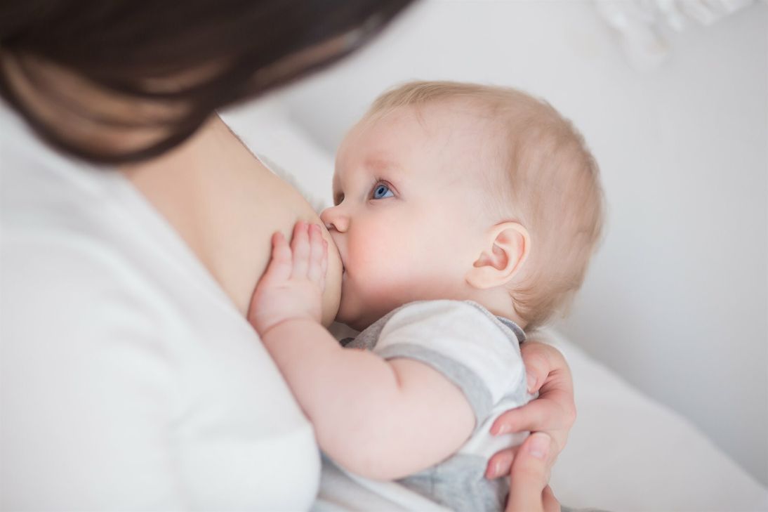 Beim digitalen Infoabend können werdende Mütter gemeinsam mit ihren Familien jeden ersten Montag im Monat alle Fragen klären, die vor der Geburt wichtig sind.