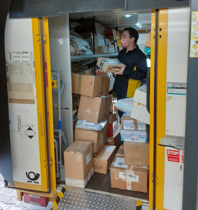 Stefan Becker stellt in Wittlich Pakete zu. Foto: Deutsche Post