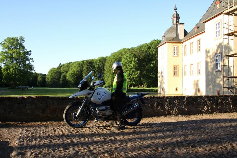 Für das barocke Schloss in Eicks, lohnt es sich einen kurzen Stop einzulegen.
